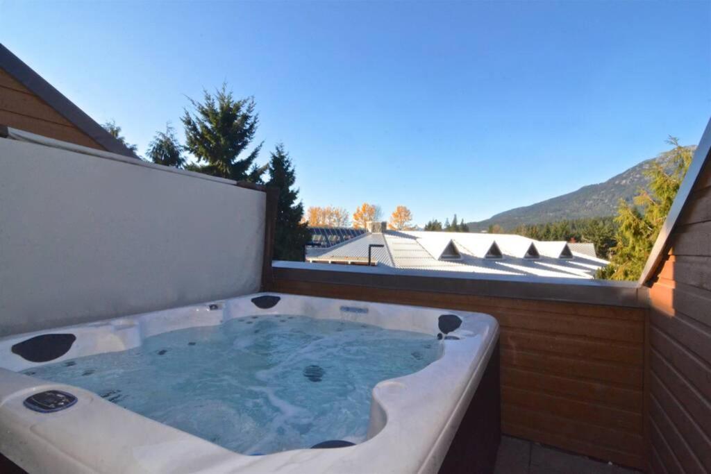 Hearthstone Lodge Loft, Village Centre, Private Hot Tub, Sleeps 6 Whistler Exteriér fotografie